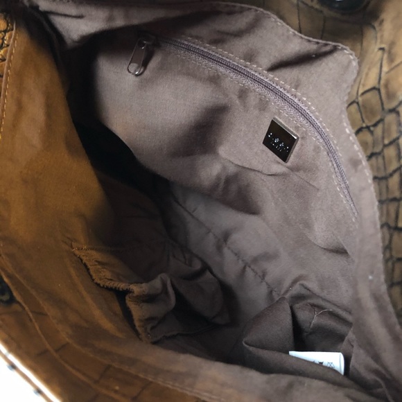 OLSEN Europe brown faux croc magnetic clutch EUC - Picture 5 of 7